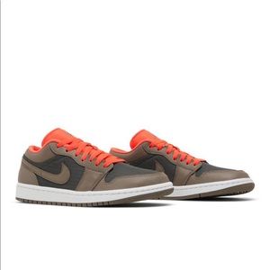 Air Jordan 1 Low “Black/Olive/Bright Crimson” size 7.5 women
